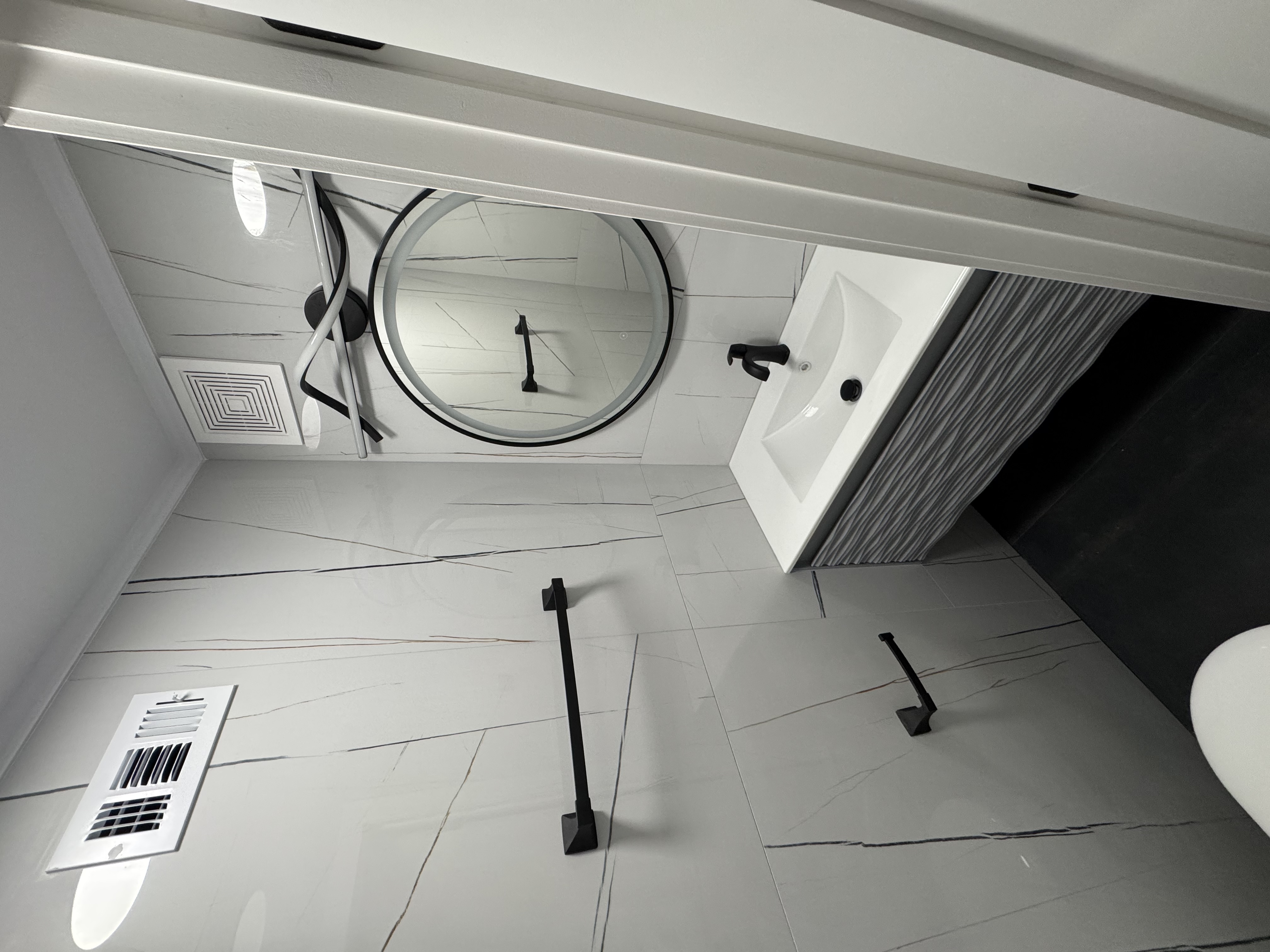 Bathroom Remodeling (hover)